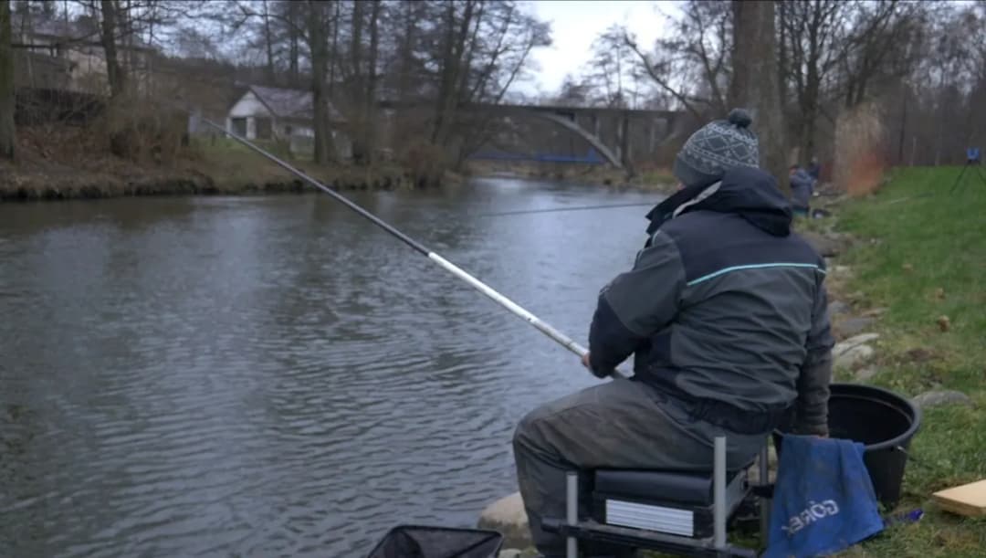 Jak skutecznie uzbroić wędkę bat do łowienia w rzece i jeziorze