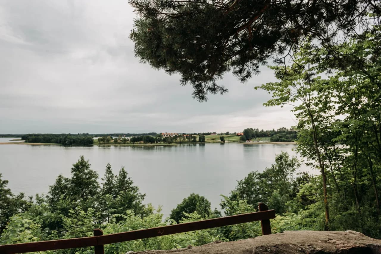 Jezioro Święcajty – raj dla miłośników przyrody i rekreacji